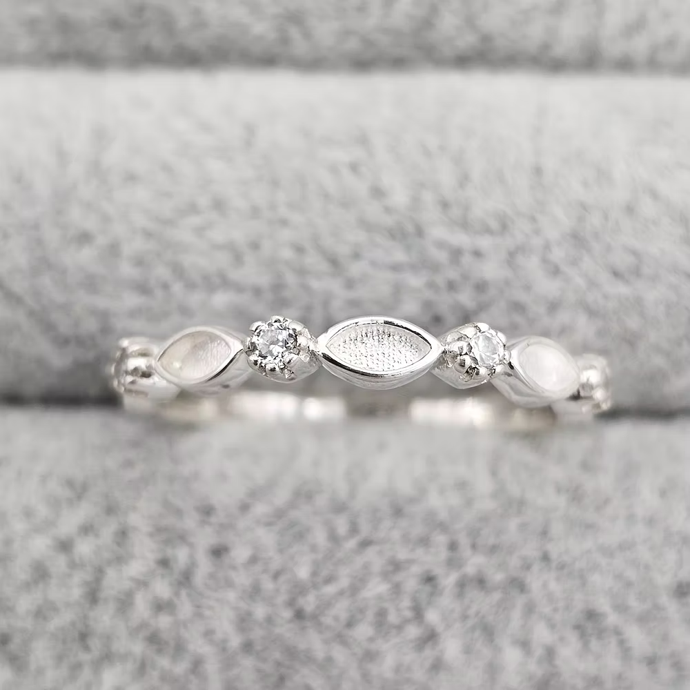 MEMORIAL HALF SMOOTH EDGE MARQUISE CZ RING