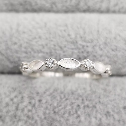 MEMORIAL HALF SMOOTH EDGE MARQUISE CZ RING