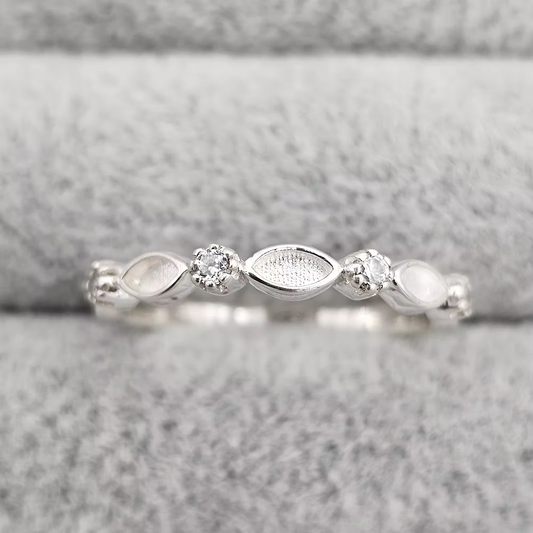 MEMORIAL HALF SMOOTH EDGE MARQUISE CZ RING